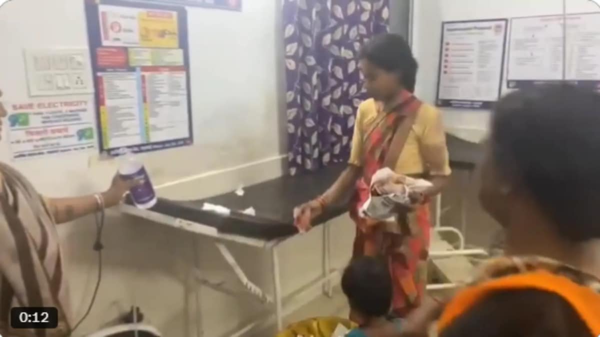 -pregnant-woman-really-forced-to-clean-her-husband-hospital-bed