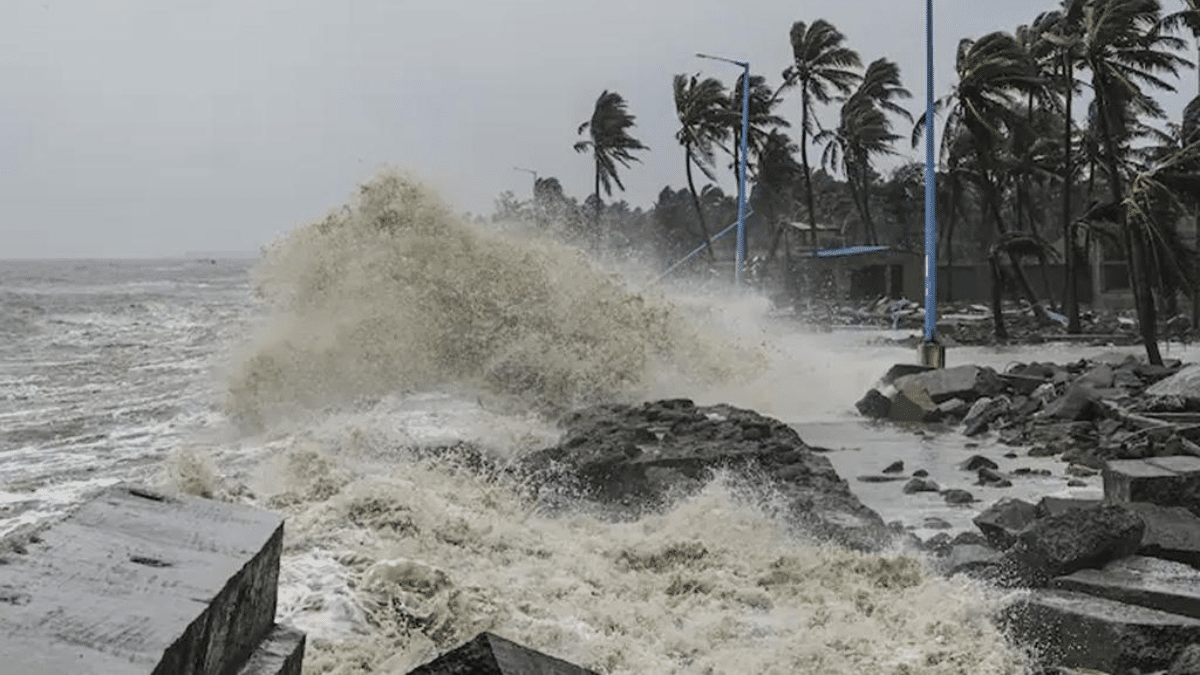 Tamil Nadu Cyclone Fengal Rains Lash Amid Intensifying