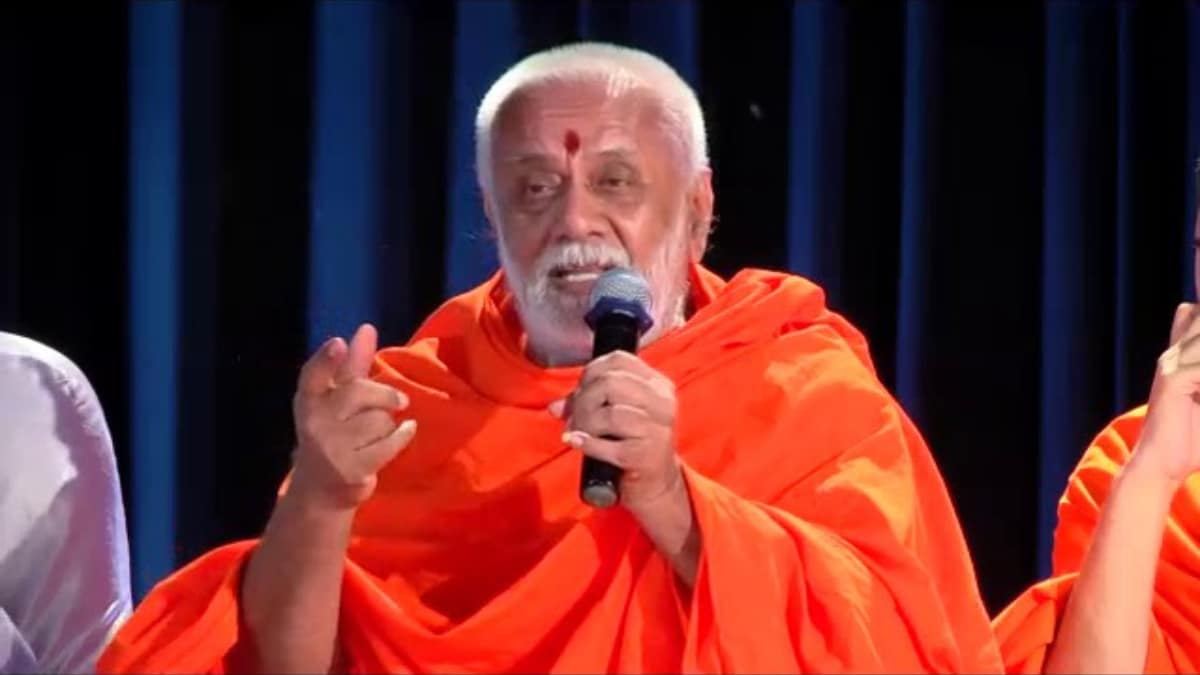 karnataka-seer-kumara-chandrashekaranatha-faces-fir-over-controversial-voting-rights
