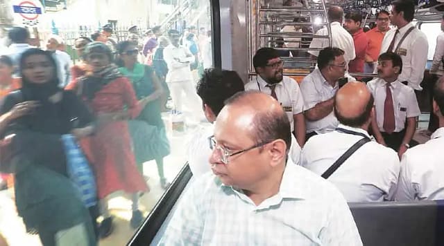 Chaos Erupts at Bhayander Station Over Conversion of Local Train to AC Service.