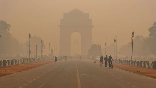 Delhi Chokes, Politicians Squabble: Blame Games Overshadow Pollution Crisis