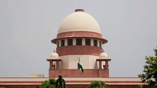 Supreme Court Demands Answers on Firecracker Ban Violation as Delhi Chokes