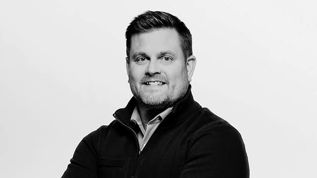 UnitedHealthcare CEO Bryan Thompson Assassinated in Cold Blood Outside New York Hotel