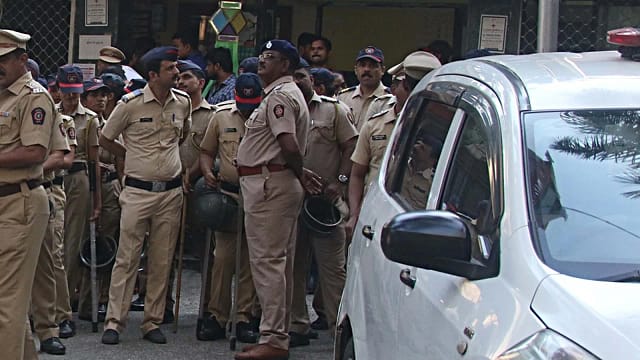 Policeman Injured in Stone-Pelting Incident in Thane; Four Suspects Detained.